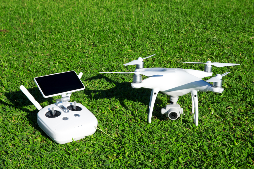 智能翱翔 高分辨率數(shù)碼相機無人機與草地智能手機遙控的融合革命